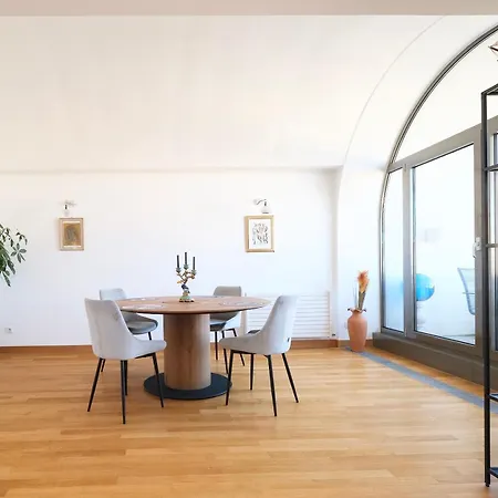 160m2 Penthouse In The Centre With A Balcony And The View