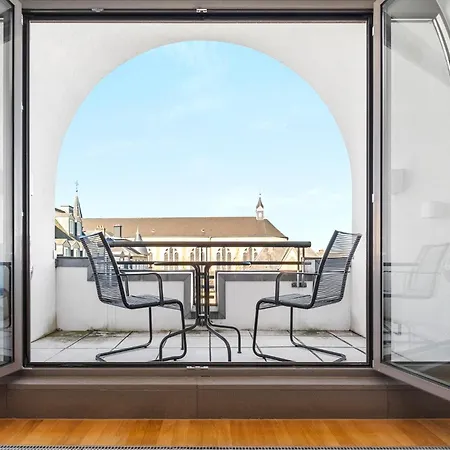 160m2 Penthouse In The Centre With A Balcony And The View Apartmán *